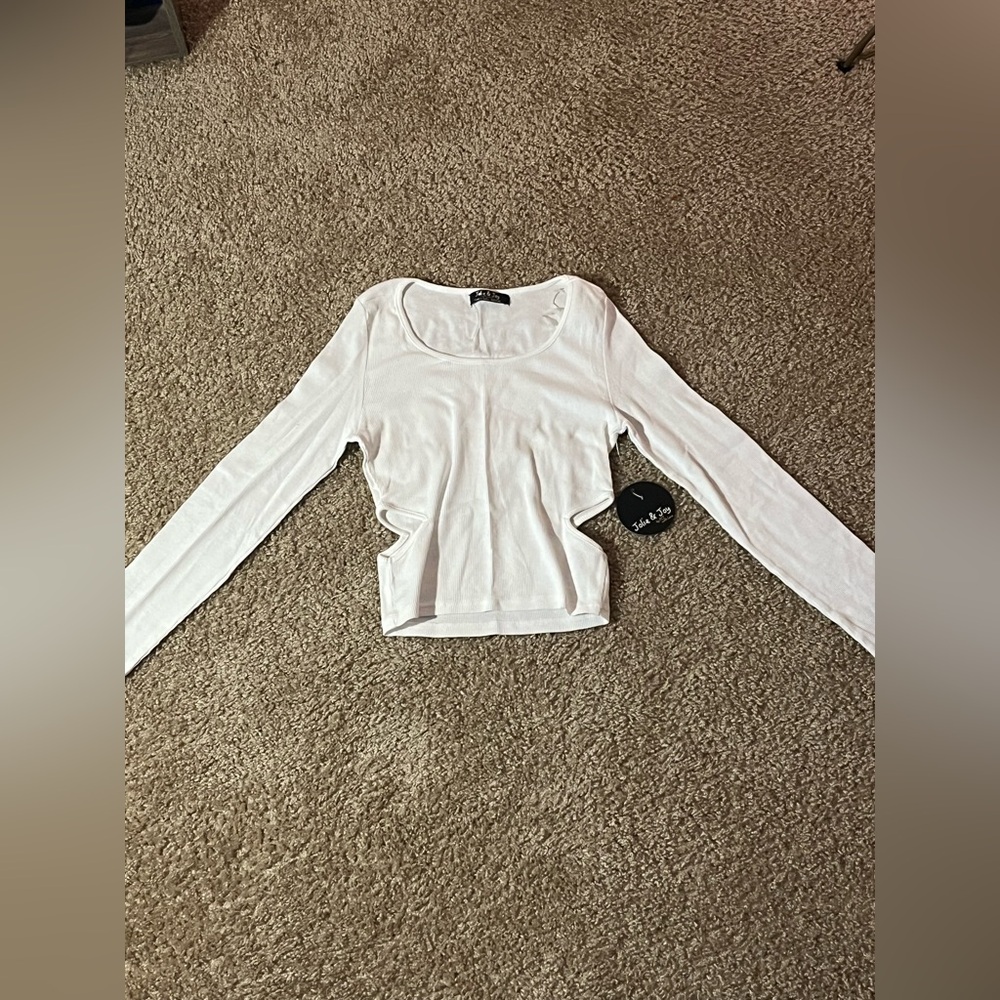 White long sleeve shirt. Never worn. Size M.